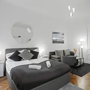 Апартаменты Apartment, Central, 2 Min To U1 Keplerplatz, Monthly Only, Вена